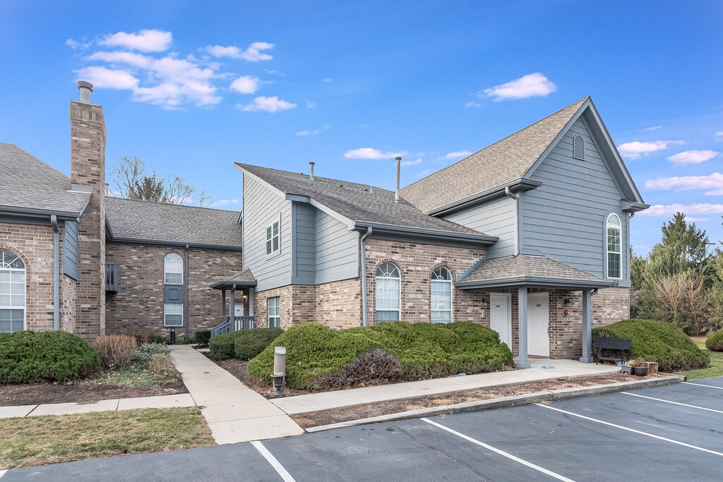 23 Foxcroft Rd Unit 207, Naperville, IL 60565 Condo for Rent in