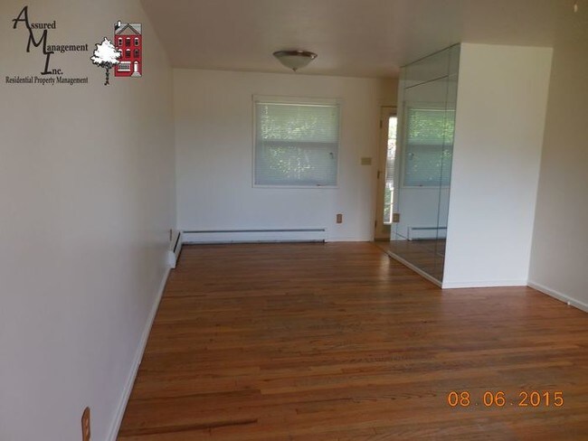 Building Photo - Large bi-level home with 1-car garage!