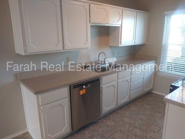 Building Photo - 909 S Las Vegas Trail