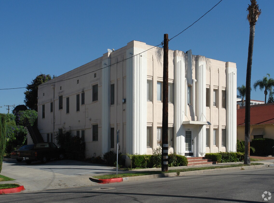 Building Photo - 315 W 10th St