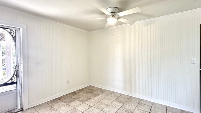 Building Photo - 1/2 Block  to the Beach & Main Beach Park!