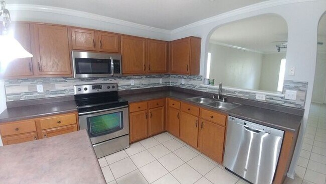 Foto del edificio - Beautiful 3/2/2 single story home w/tile f...