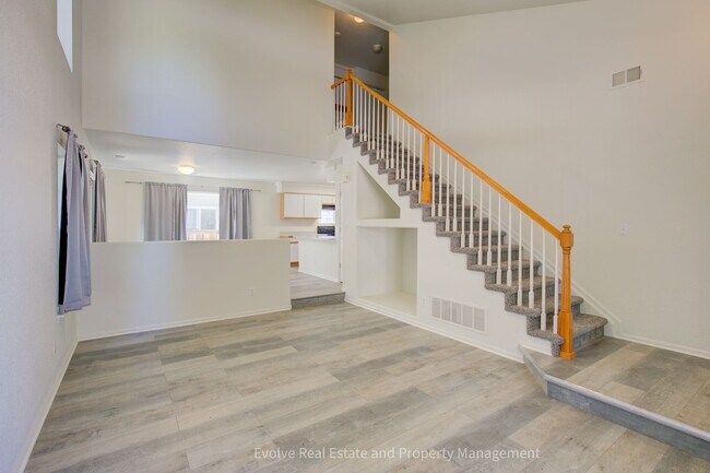 Foto del edificio - Evolve Real Estate: Bright & Spacious Home in Denver’s Green Valley Ranch! Available May 1st