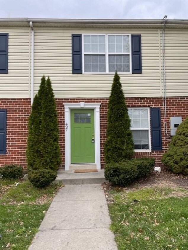 Primary Photo - Charming renovated townhouse close to down...