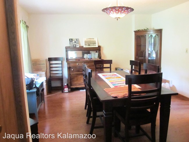 Building Photo - 4 br, 2.5 bath House - 370 Sunnywood Drive