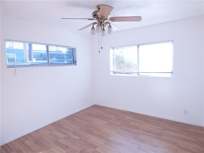 Foto del edificio - 5832 Camerford Ave