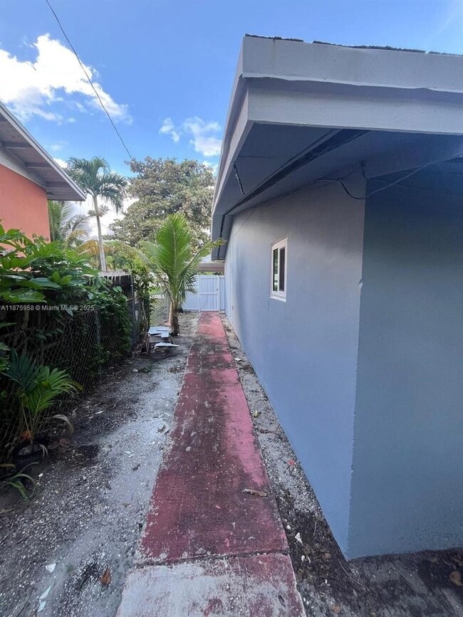 Foto del edificio - 1330 NE 203rd St