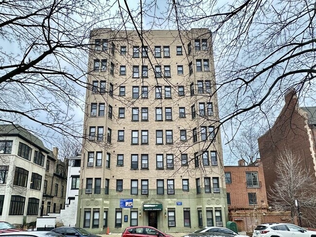 Building Photo - 555 W Arlington