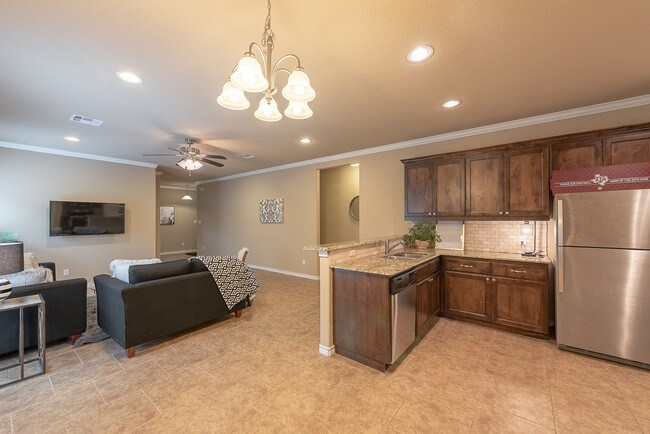Building Photo - 3612 Kenyon Dr