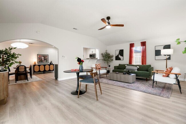 Foto del edificio - 5313 Wellington Dr