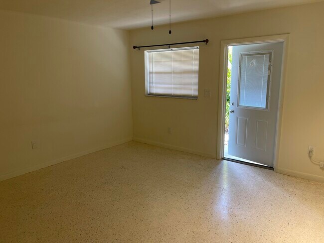 Building Photo - 2220 N 19th Ave