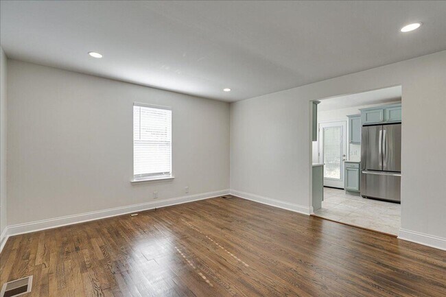 Building Photo - North Chattanooga home!