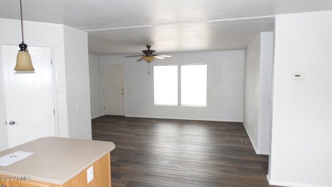 Foto del edificio - 37709 N 17th Pl