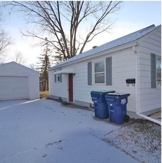 Building Photo - 1203 Plumer St