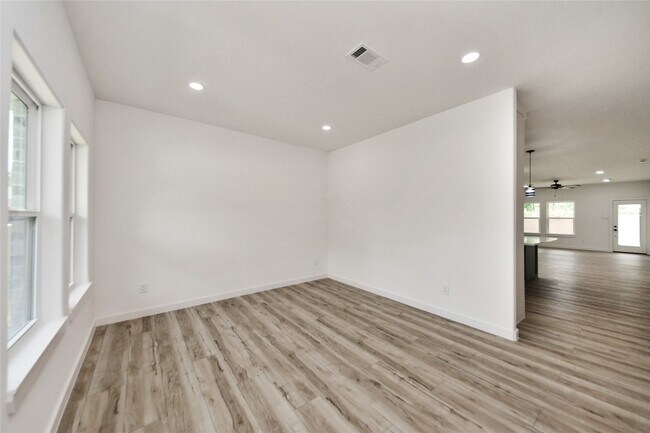 Foto del edificio - 226 Glencairn Ct