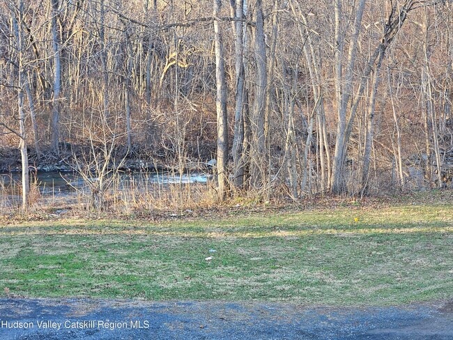 Foto del edificio - 8 Freehold Mills Dr