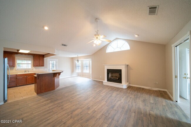 Foto del edificio - 144 Oleander Cir