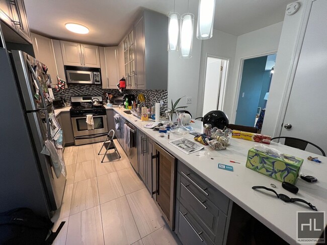 Building Photo - Top Floor 2BR 1BA w/ Bonus Nook, Five Cali...