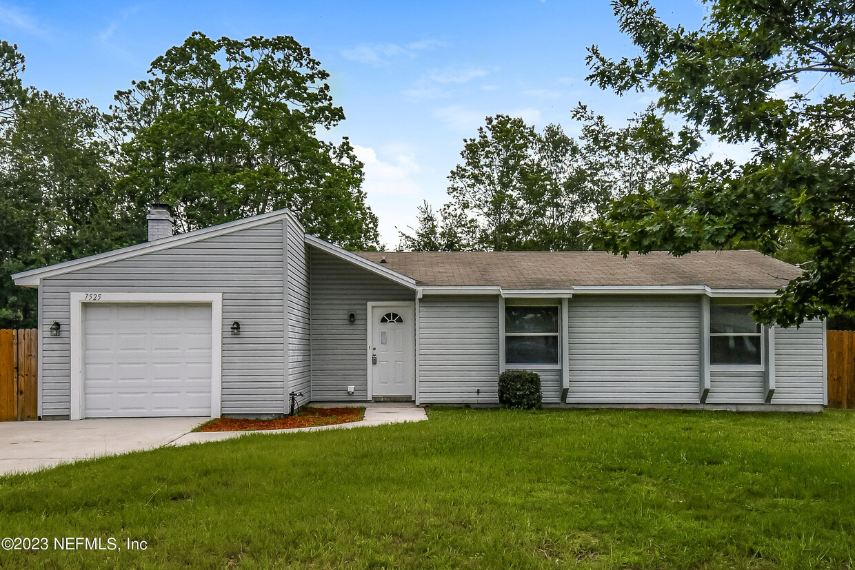 Foto principal - 7525 Pheasant Run Dr