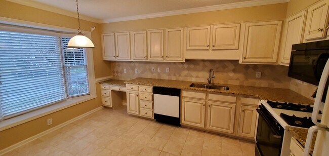 Foto del edificio - 2 Bedroom 2.5 Bathrooms Townhome