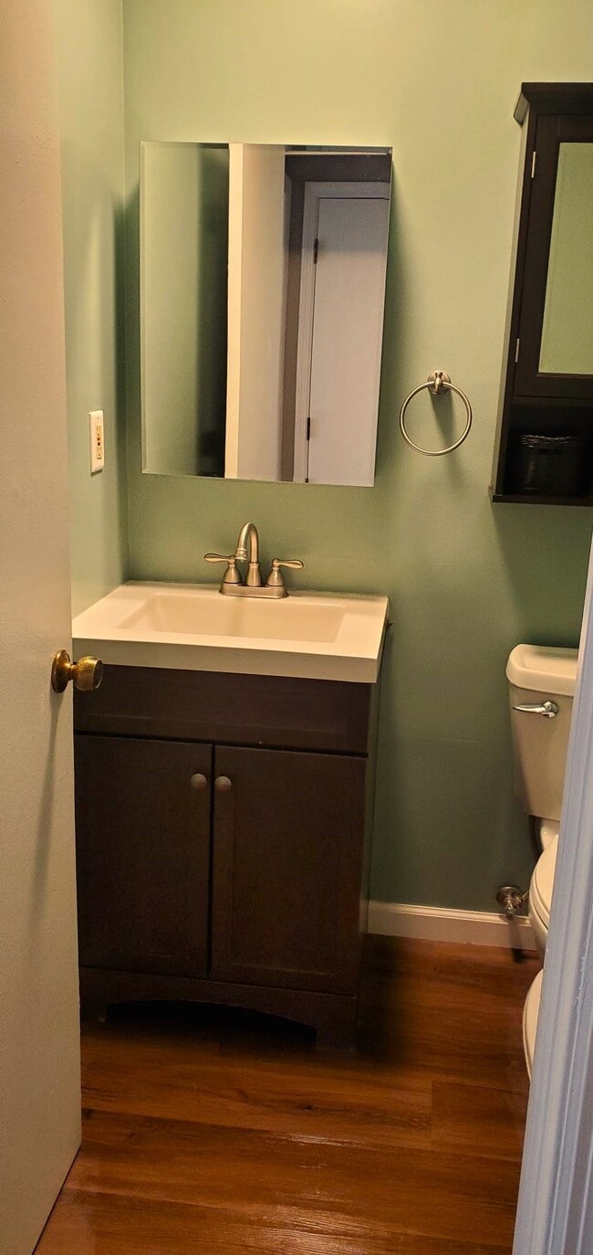 Building Photo - 2032 Meadowside Ln