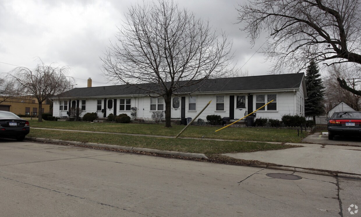 Victoria Manor Apartments in Warren, MI