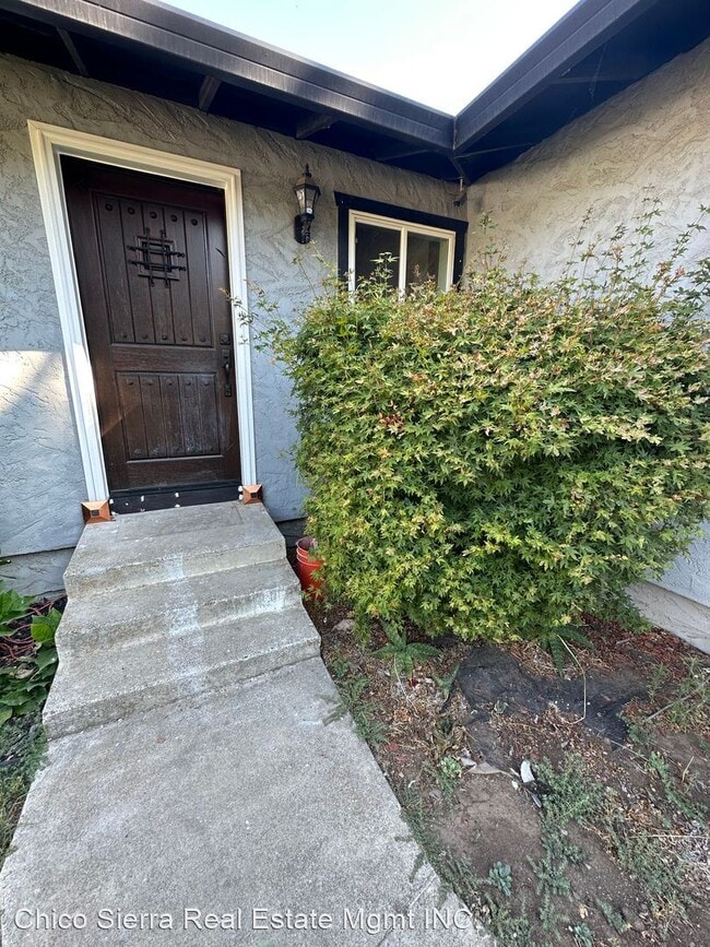 Building Photo - 3 br, 2 bath House - 1360 Manzanita Ave