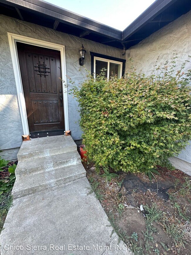 Foto del edificio - 3 br, 2 bath House - 1360 Manzanita Ave