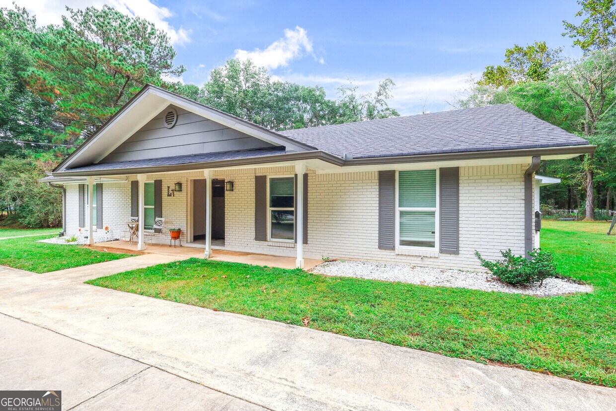 Foto principal - 657 Senoia Rd