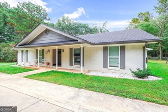Building Photo - 657 Senoia Rd