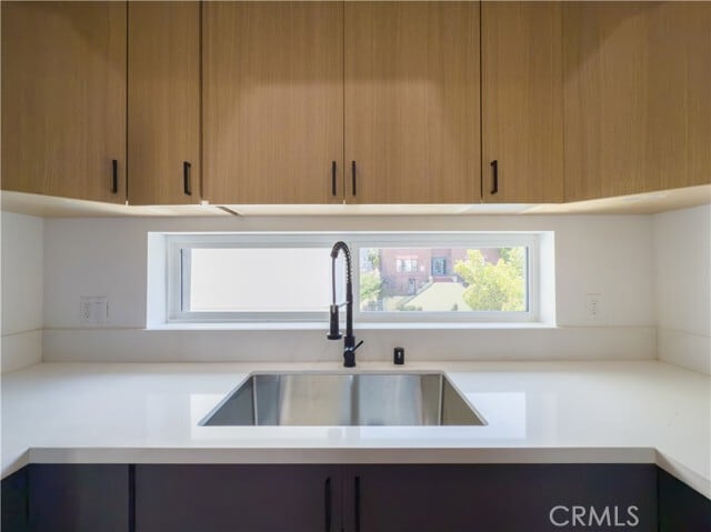 Foto del edificio - 121 S Coronado St