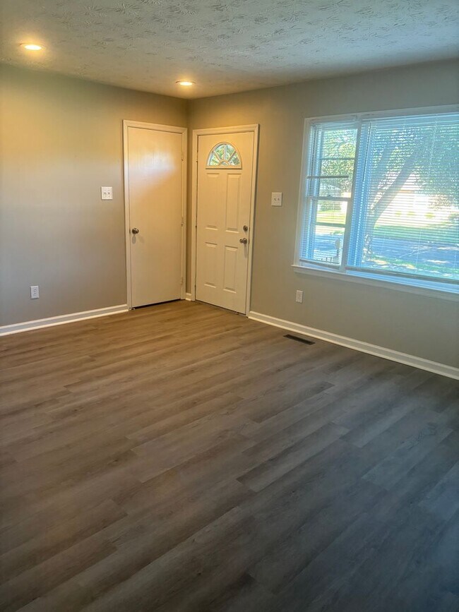 Foto del edificio - 4br/1.5bth $1850 move-in special $1700 mon...