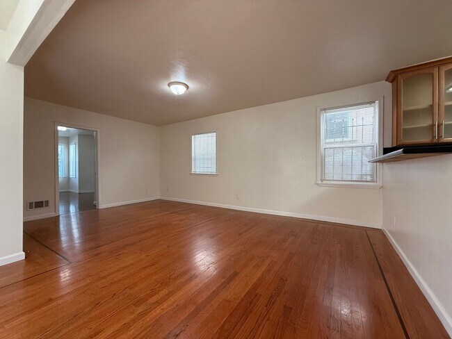 Foto del edificio - 2238 E 21st St