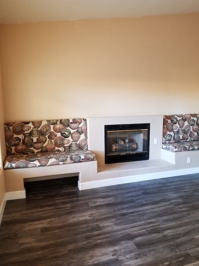 Building Photo - TOWNHOME- COTTONWOOD SQUARE COMMONS COMMUNITY