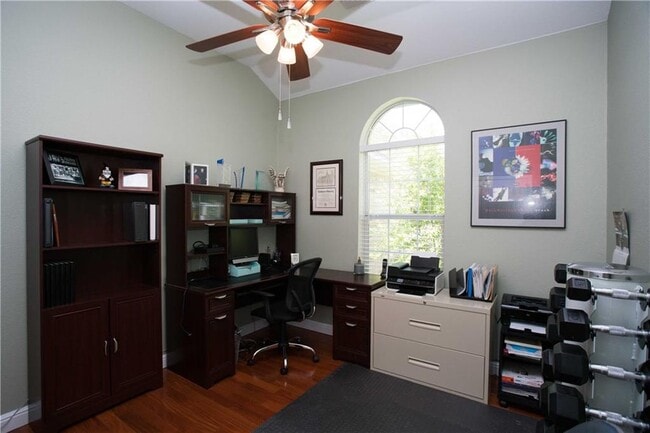 Foto del edificio - 4824 Calhoun Canyon Loop