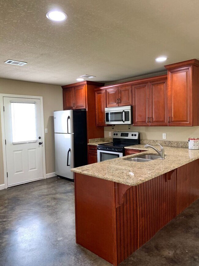 Building Photo - 3bed/2bath Home near Brookland Schools!