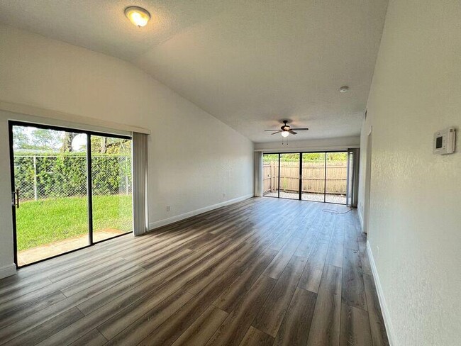 Building Photo - 10267 Boca Bend W