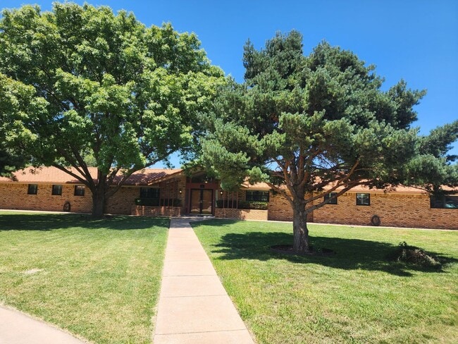 Building Photo - 516 Diamondhead Dr