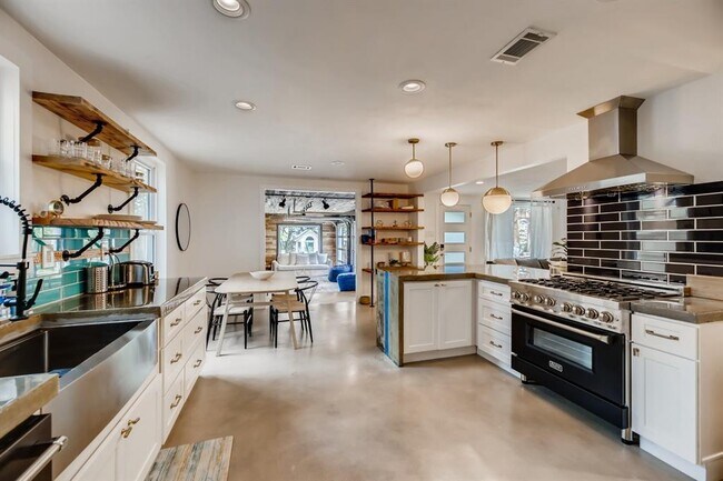 Foto del edificio - 809 Herndon Ln