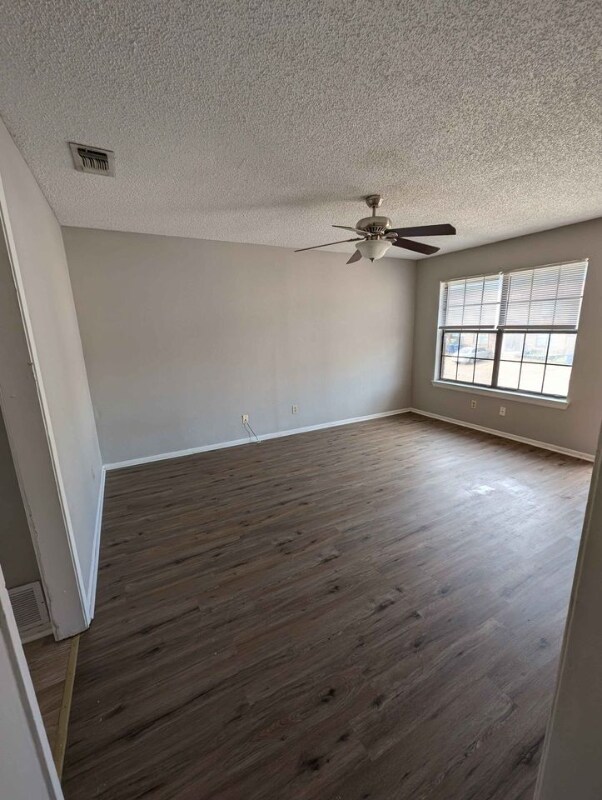 Building Photo - 1303 Brown Dr