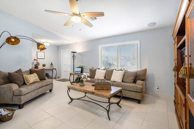 Foto del edificio - 1262 Pinetta Cir