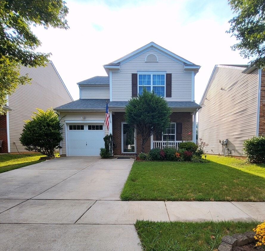House - 968 Willow Creek Dr