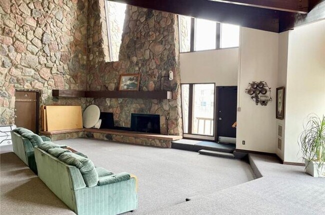 Foto del edificio - 3 BED CONDO, WATER INCLUDED IN RENT