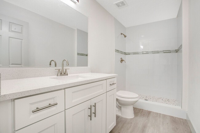 Building Photo - 1217 W 6th St