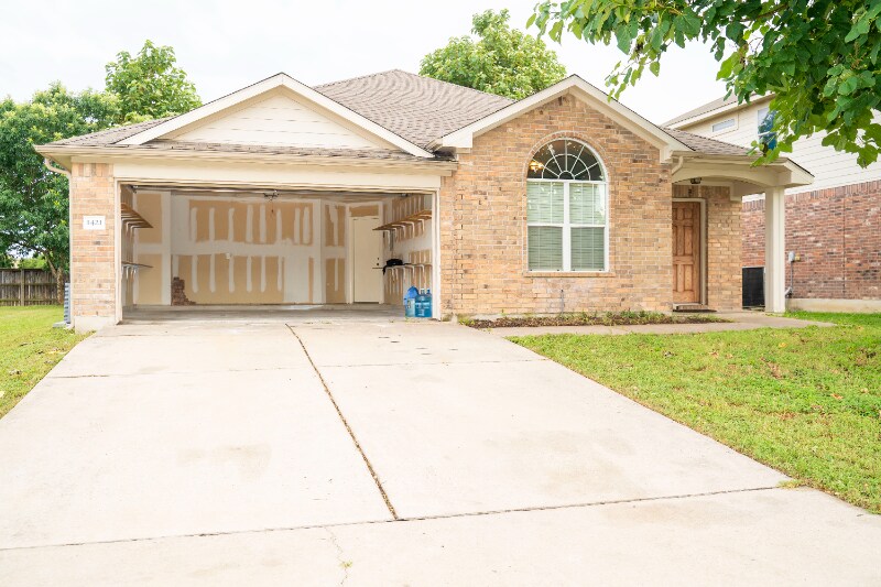 Primary Photo - 1421 Rainbow Parke Dr