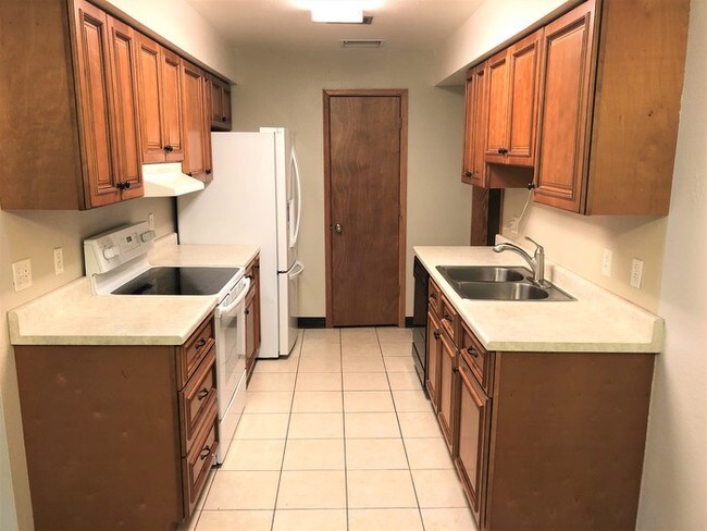 Building Photo - Gorgeous Condo in Thornton