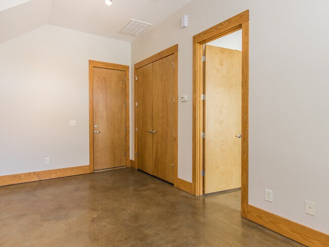 Foto del edificio - Luxury Downtown Townhome with 2 car Garage!