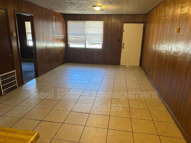 Foto del edificio - 210 E Chappell St