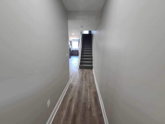 Building Photo - This charming 3 bed/ 2.5 Baths house