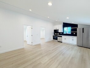 Building Photo - 4461 Farquhar Ave